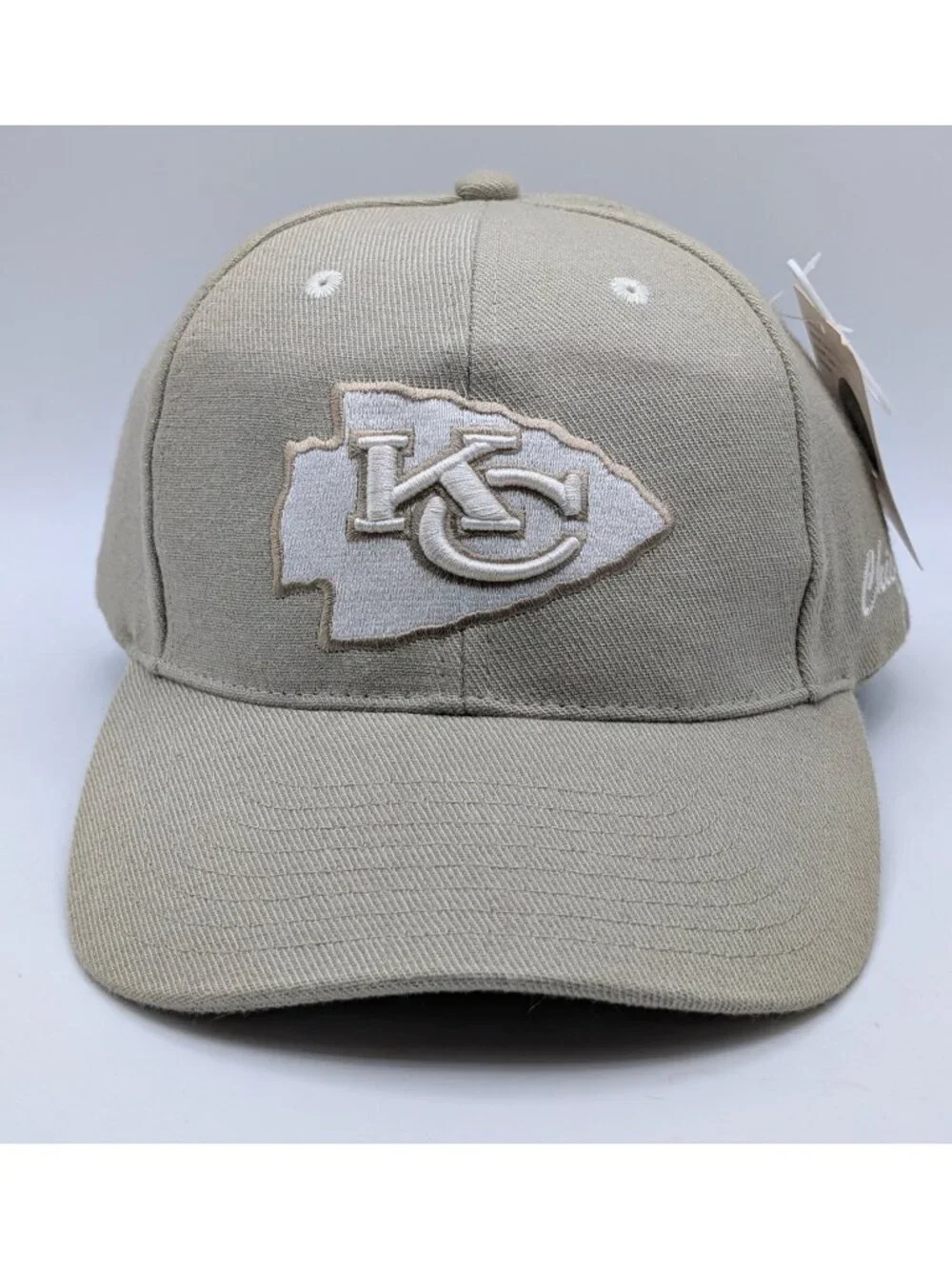 NEW NWT Kansas City Chiefs NFL Football Beige Tan & White Adjustable Strap Back